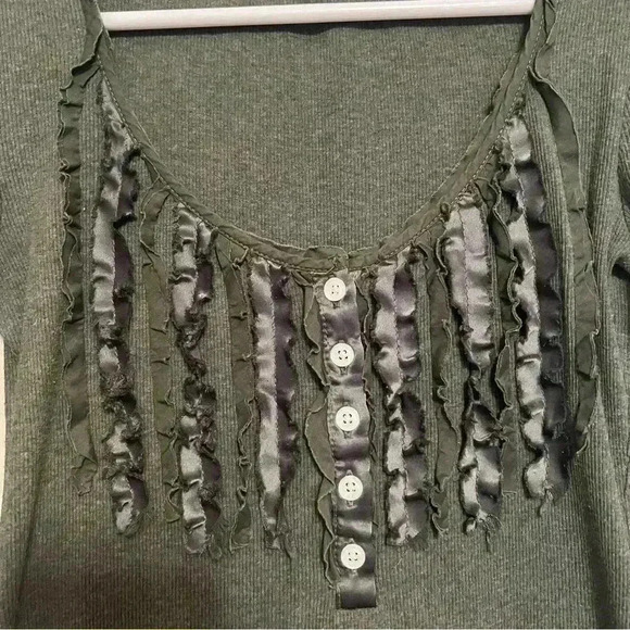 Banana Republic - Green ribbon front Long Sleeve Tee - Women’s Size S - Picture 4 of 6